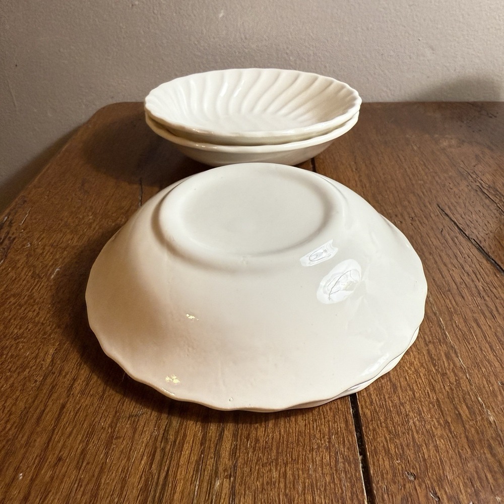 VTG 13 Piece Set-‎ White Swirl Unmarked-4 Fruit Bowls 4-Saucers-4 Mugs-1 Creamer - Picture 12 of 16